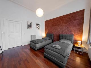 Schiefe Stadtvilla Oldenburg - große Altbauwohnung - 3