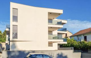 Stunning Apartment In Vrboska With House Sea View - 2