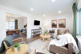 Family Friendly 4 BR Home Close To Downtown CLE! - 0