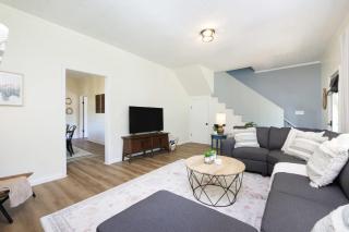 5 Bedroom Home Walking Distance to Beach - 1