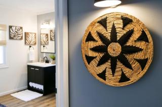 5 Bedroom Home Walking Distance to Beach - 7