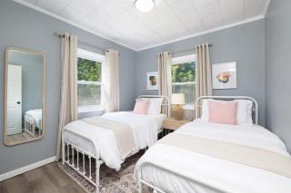 5 Bedroom Home Walking Distance to Beach - 3