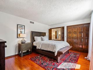 Unique Estate 5 Bedrooms Fire Pit Sleeps 10 - 9