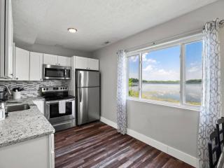 Lake Front Hot Tub Fire Pit Sleeps 10 - 8