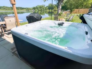 Lake Front Hot Tub Fire Pit Sleeps 10 - 5