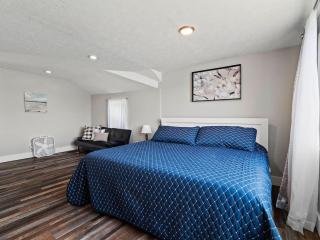 Lake Front Hot Tub Fire Pit Sleeps 10 - 3