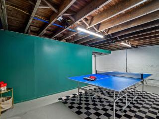 Hot Tub Ping Pong Sleeps 9 Retro Fun - 6