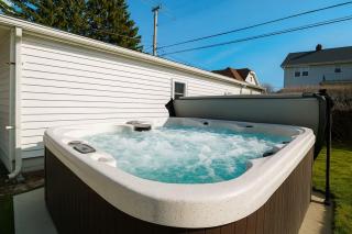 Hot Tub Ping Pong Sleeps 9 Retro Fun - 3