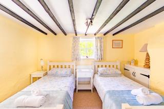 Reading Room Cottage by Leap Escapes - 7