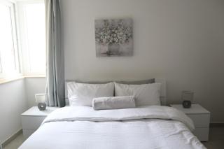 Ocean Breeze Apartment, Sleeps 7, Family-Friendly - 5