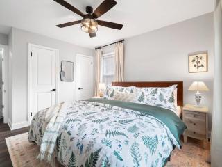 Stylish Home - Game Room - Wet Bar - Sleeps 9 - Outdoor - 7