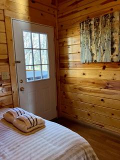 Wildwood Cabin - Pet-Friendly Retreat by Rock Wall with Hot Tub - 1
