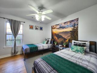 4BR Home - Central to University of Arkansas & Walmart HQ - I-49 Access - 7