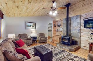 Welcoming Retreat - Walk to Town & Payette Lake - 0