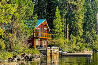 Secluded Lake Home - Dock Deck & Beach Access - 0