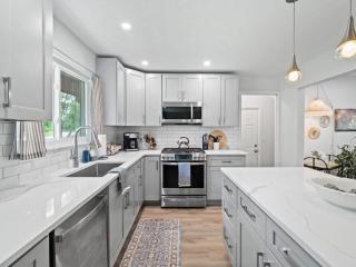 Spacious and Luxury Designed Ranch with Game Room - 8