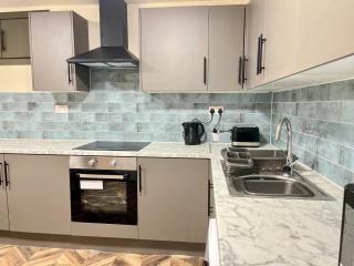 H03 Contractor Ensuite Digs, Relocator, Long Stays, Weekly, Monthly Deals - 6