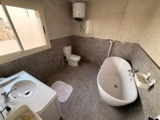 Large 4 Bedroom Stay Ideal for Big Groups - 5