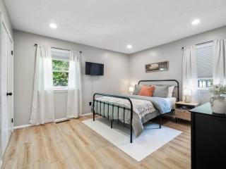 Beautiful Ranch with Outdoor Patio and Room for 6 - 9