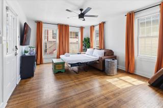 Comfy 1 Bed 1 Bath Near Downtown Indy - Sleeps 4 - 5