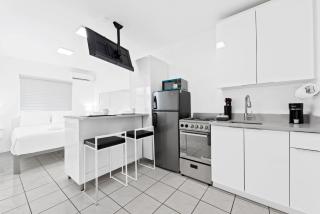 Private modern studio w pool - Steps to the beach - 7