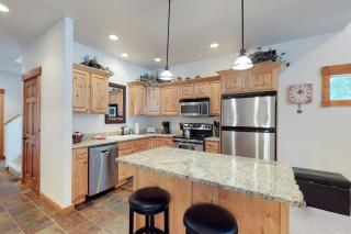 McCall Golf Condo - Pool Courts & Patio - 6