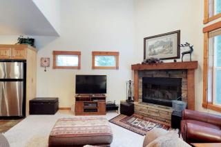 McCall Golf Condo - Pool Courts & Patio - 7