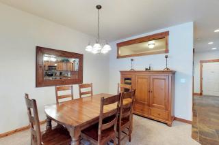 McCall Golf Condo - Pool Courts & Patio - 1