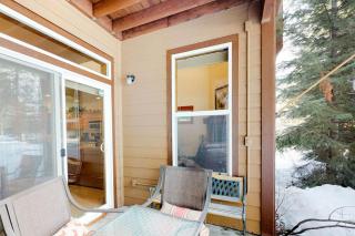 McCall Golf Condo - Pool Courts & Patio - 8