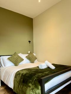 H02 Central Maidstone Ensuite Room, TV, Coffee facillites, 2 Shared Kitchens, Parking Options, Contractor Digs, Relocator, Flexible Stays - 2