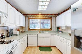 Secluded Cabin River Access & Mountain Views - 9