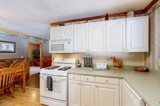Secluded Cabin River Access & Mountain Views - 1