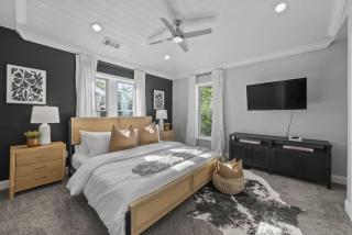 Hanford House w Hot Tub,Sauna,Bar - 6