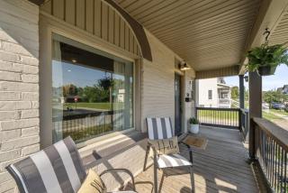 Hanford House w Hot Tub,Sauna,Bar - 4