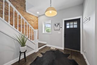 Hanford House w Hot Tub,Sauna,Bar - 3