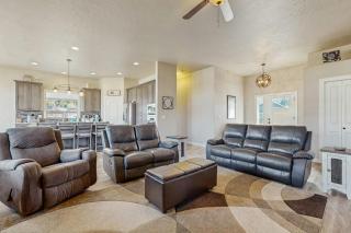 Modern McCall Retreat with Fire Pit & Patio - 3