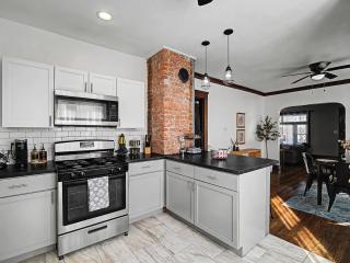 Modern & Cozy 2BR Retreat Near West Blvd - 8