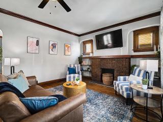 Modern & Cozy 2BR Retreat Near West Blvd - 1