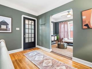 Historic Oasis - Hot Tub - Pac Man - Fire Pit - Sleeps 8 - 3