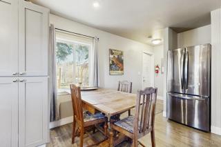Cozy Lofted Cottage 1 Miles to Downtown - 6