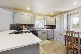 Cozy Lofted Cottage 1 Miles to Downtown - 3