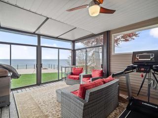 Lakefront Luxury - Kayaks - 4 Bedrooms - 3 Full Baths - Sleeps 8 - 8