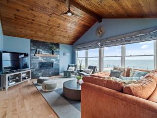 Lakefront Luxury - Kayaks - 4 Bedrooms - 3 Full Baths - Sleeps 8 - 1