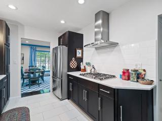 Renovated Cottage - Game Room - Fire Pit - Sleeps 8 - 6