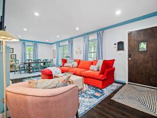 Renovated Cottage - Game Room - Fire Pit - Sleeps 8 - 1