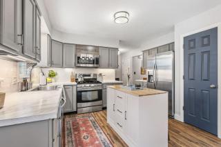Spacious Northfield 4BR Escape near Cuyahoga Valley - 3