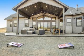 Modern Retreat with Hot Tub Walk to Lake - 5