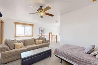 McCall Townhome Pool Hot Tub & Gym Access - 1