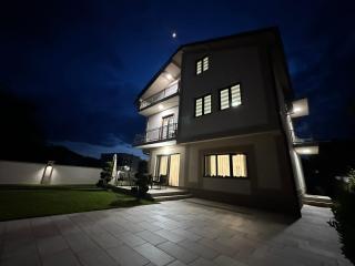 Sumer house Backyard Free Parking BBQ Balcony AC Veluxa apartments - 1