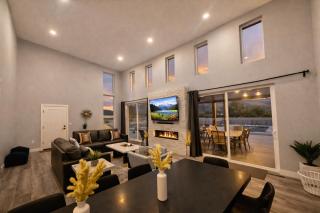 Exclusive Retreats Desert Panorama with Private Pool, Hot Tub, Bocce Court - 2